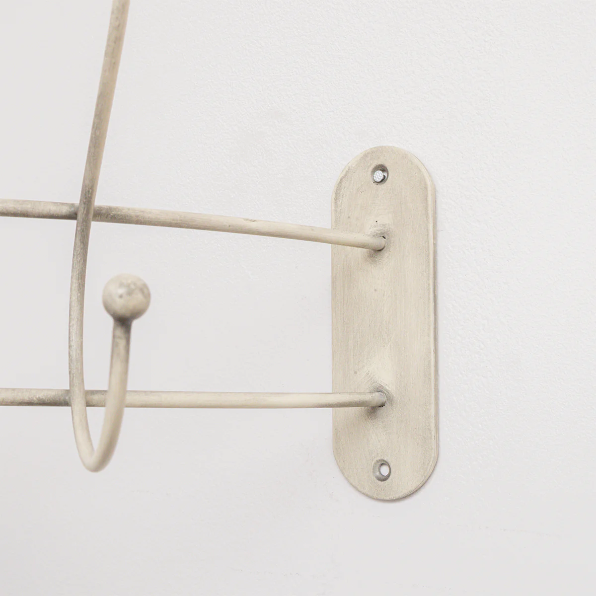 Antique Ivory Curved Coat Hanger Rail with 5 Storage Hooks - 60cm - Image 3