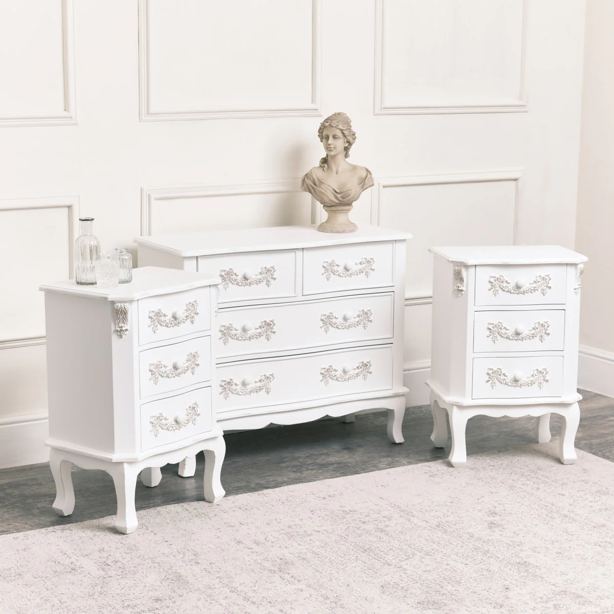 Antique White 4 Drawer Chest of Drawer & Pair of 3 Drawer Bedside Tables - Pays Blanc Range - Image 4