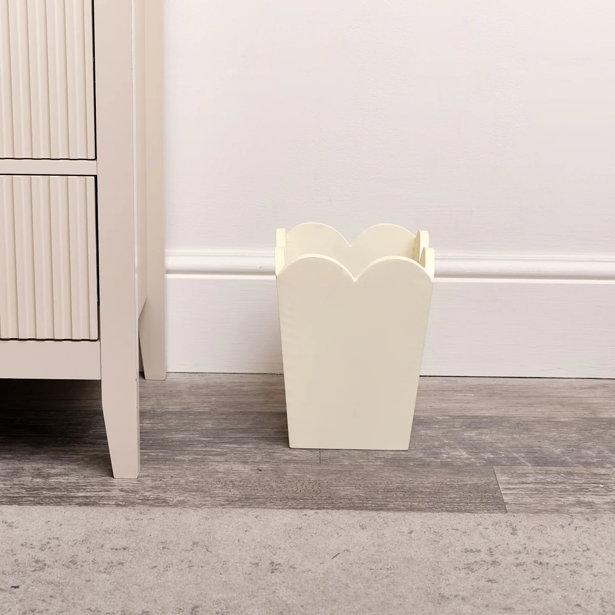Cream Wooden Scalloped Edge Waste Paper Bin - Image 3