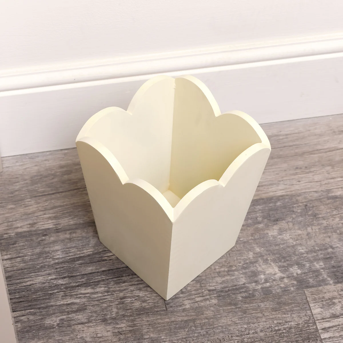 Cream Wooden Scalloped Edge Waste Paper Bin - Image 4