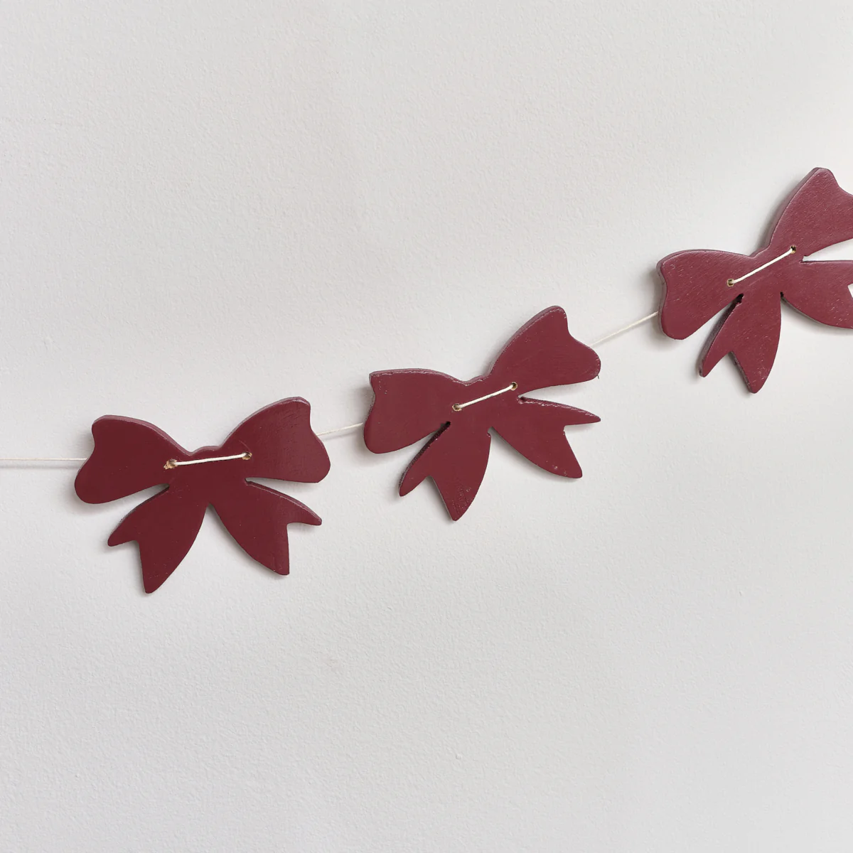 Distressed Dark Red Wooden Bow Garland - 120cm (1.2m / 47.2') - Image 2