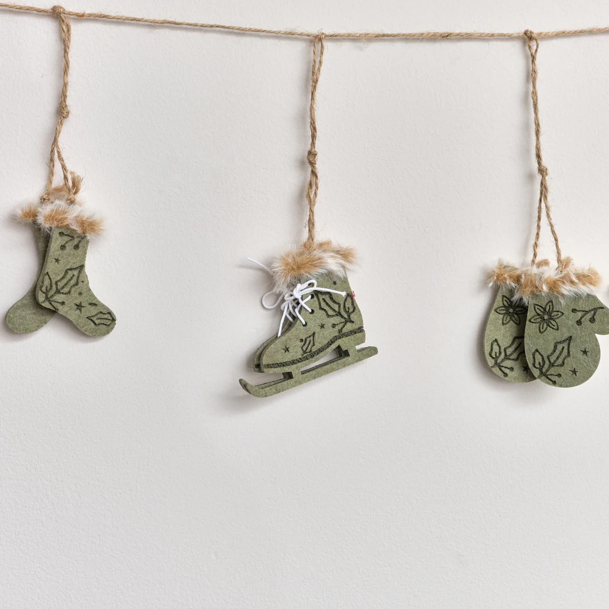 Green & White Winter Garland / Table Scatters - 120cm (1.2m / 47.2') - Image 2
