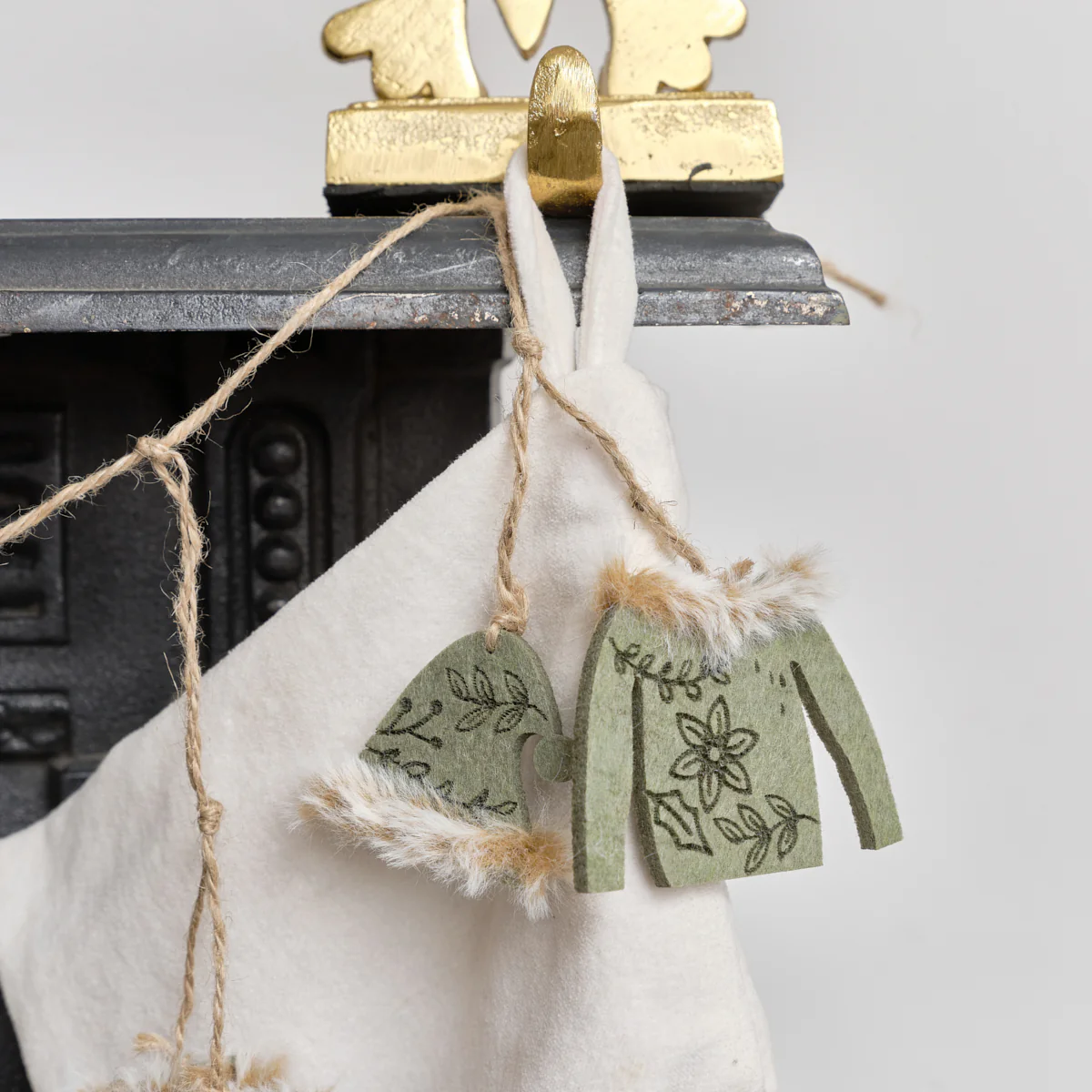Green & White Winter Garland / Table Scatters - 120cm (1.2m / 47.2') - Image 3