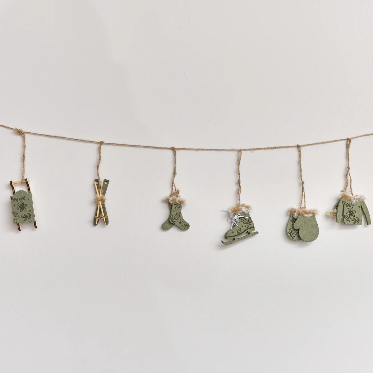 Green & White Winter Garland / Table Scatters - 120cm (1.2m / 47.2') - Image 4