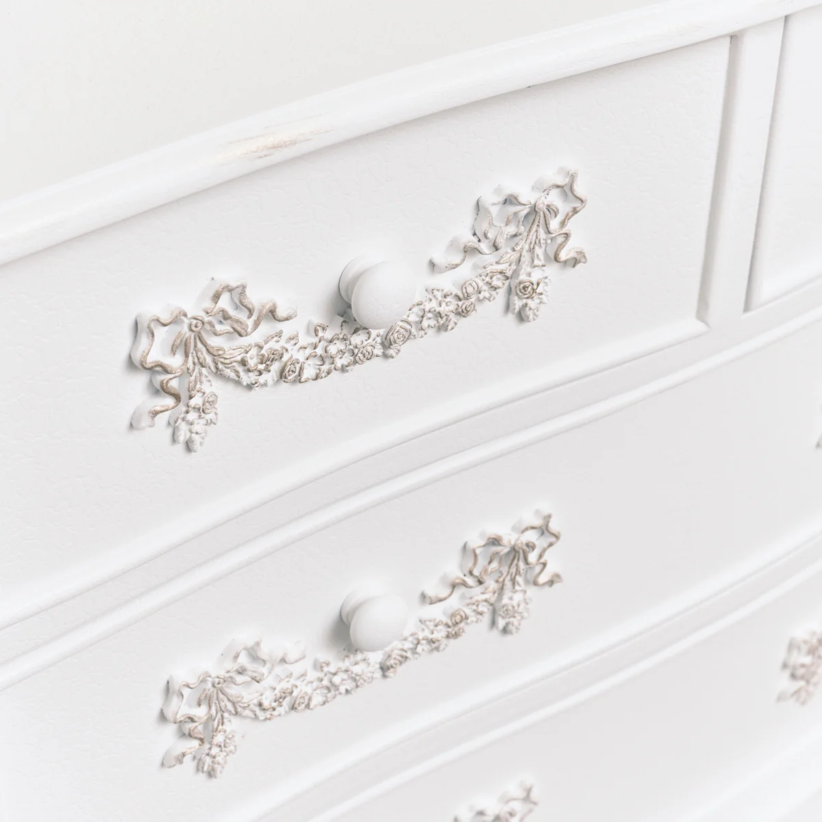 Antique White 4 Drawer Chest of Drawers - Pays Blanc Range - Image 3