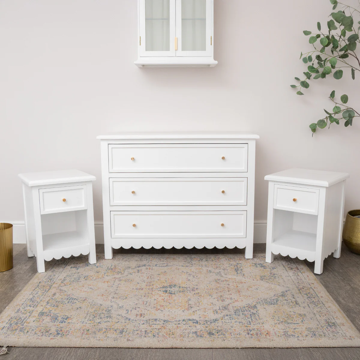 Large Scalloped 3 Drawer Chest of Drawers & Pair of Bedside Tables - Staunton White Range - Image 5