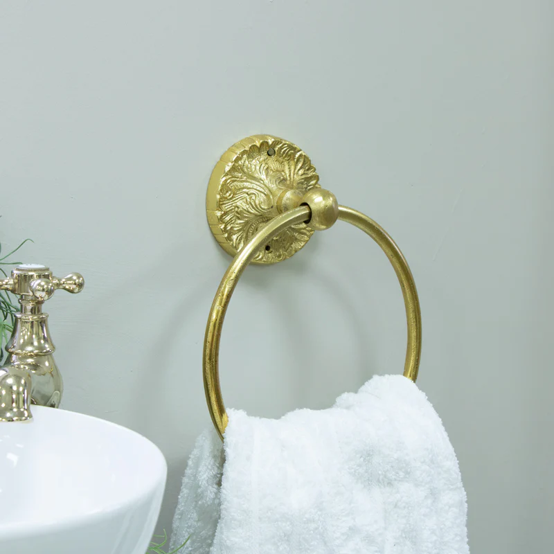 Luxe Gold Ring Towel Holder - Image 2