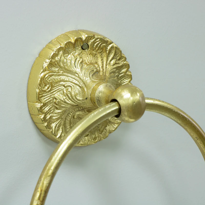 Luxe Gold Ring Towel Holder - Image 3