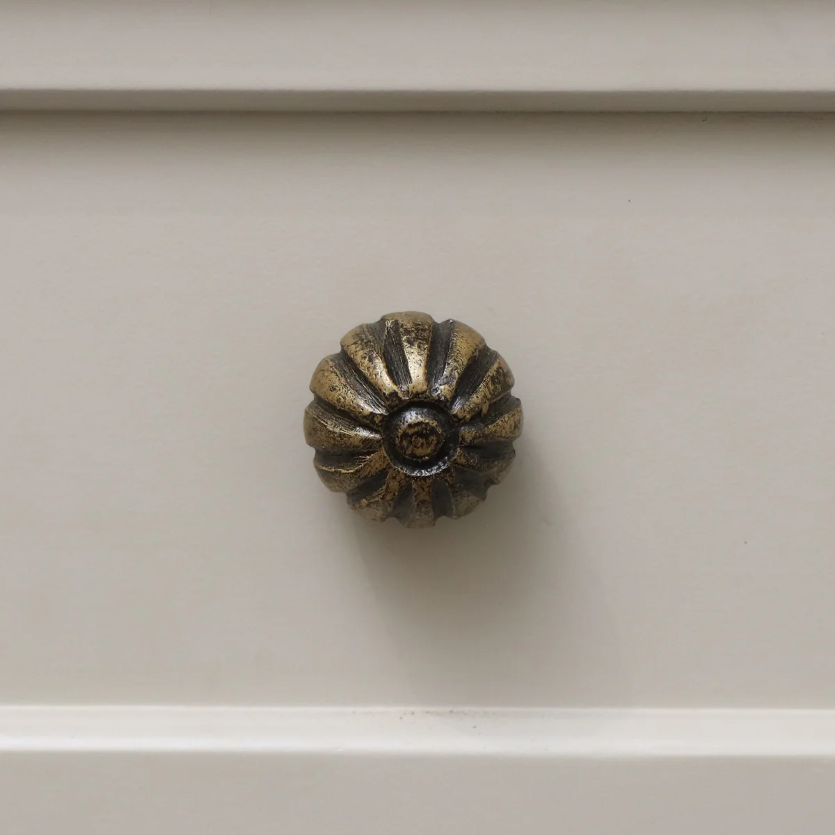 Rustic Round Scalloped Drawer Knob - Image 3