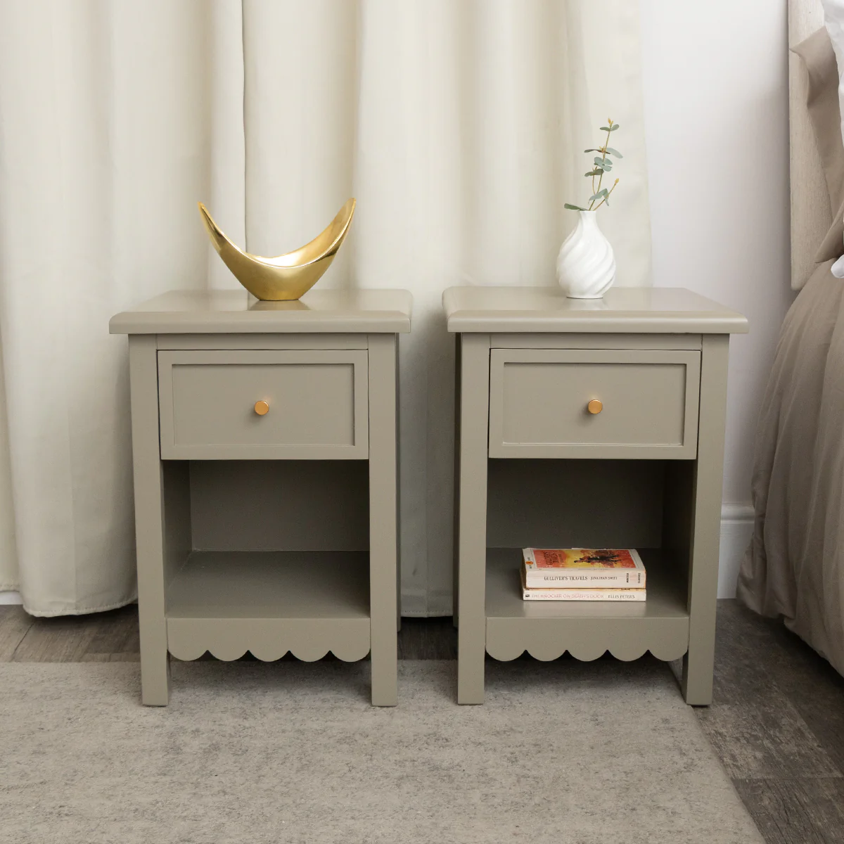 Set Of 2 One Drawer Scalloped Bedside Tables - Staunton Taupe Range - Image 6