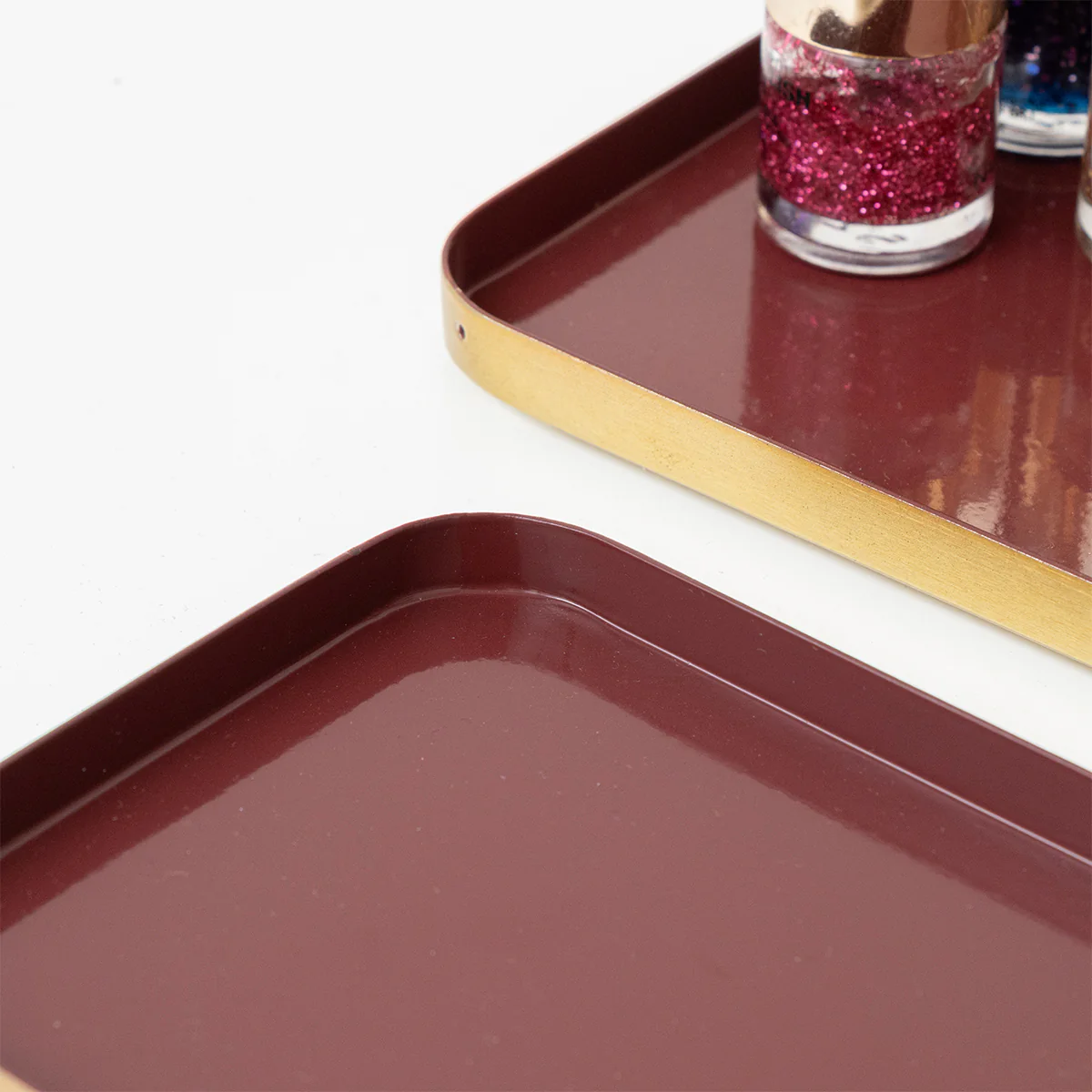 Set Of 2 Rectangular Metal Oxblood Red and Gold Decorative Trays - Image 2
