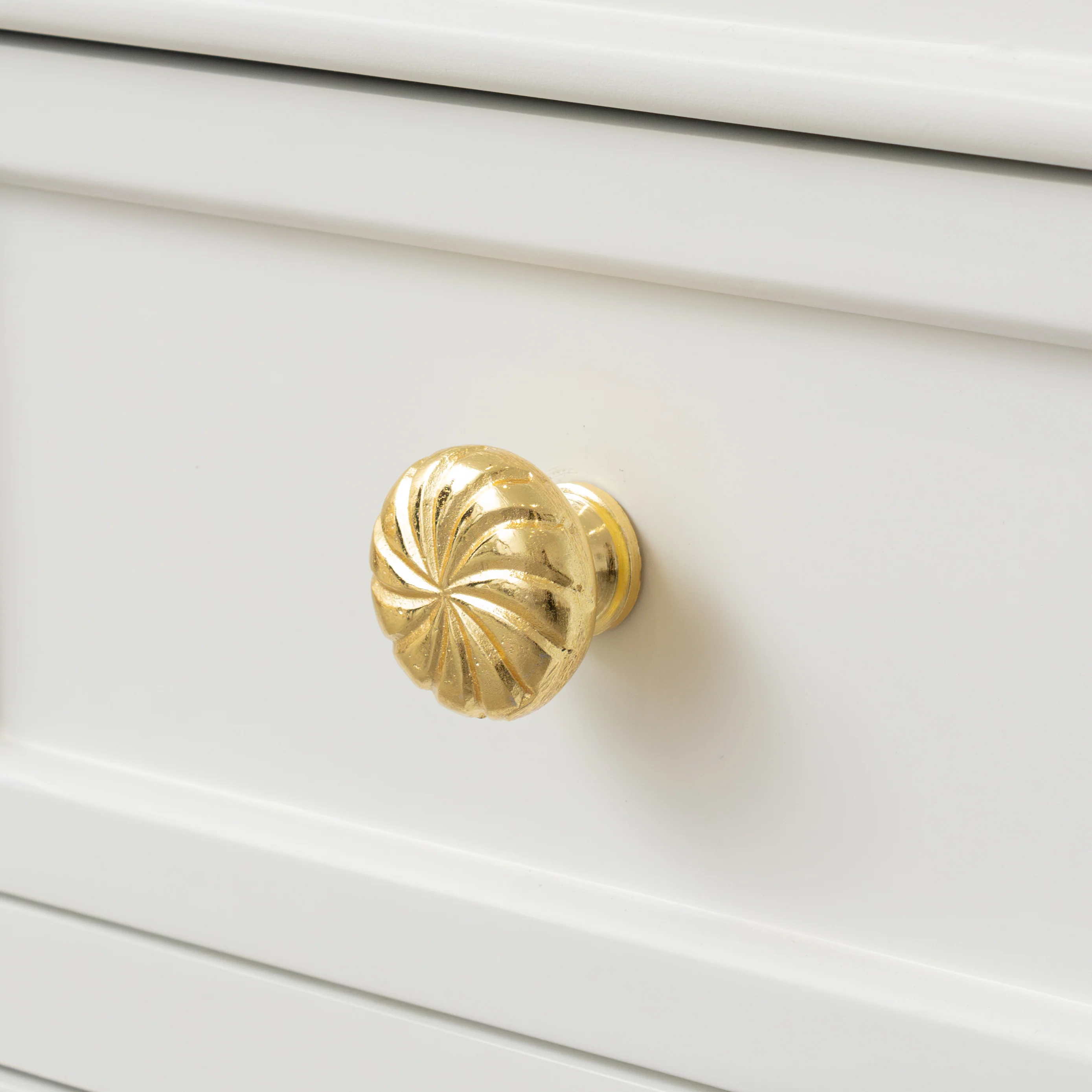 Set of 4 Large Gold Swirl Drawer Knobs - Image 2