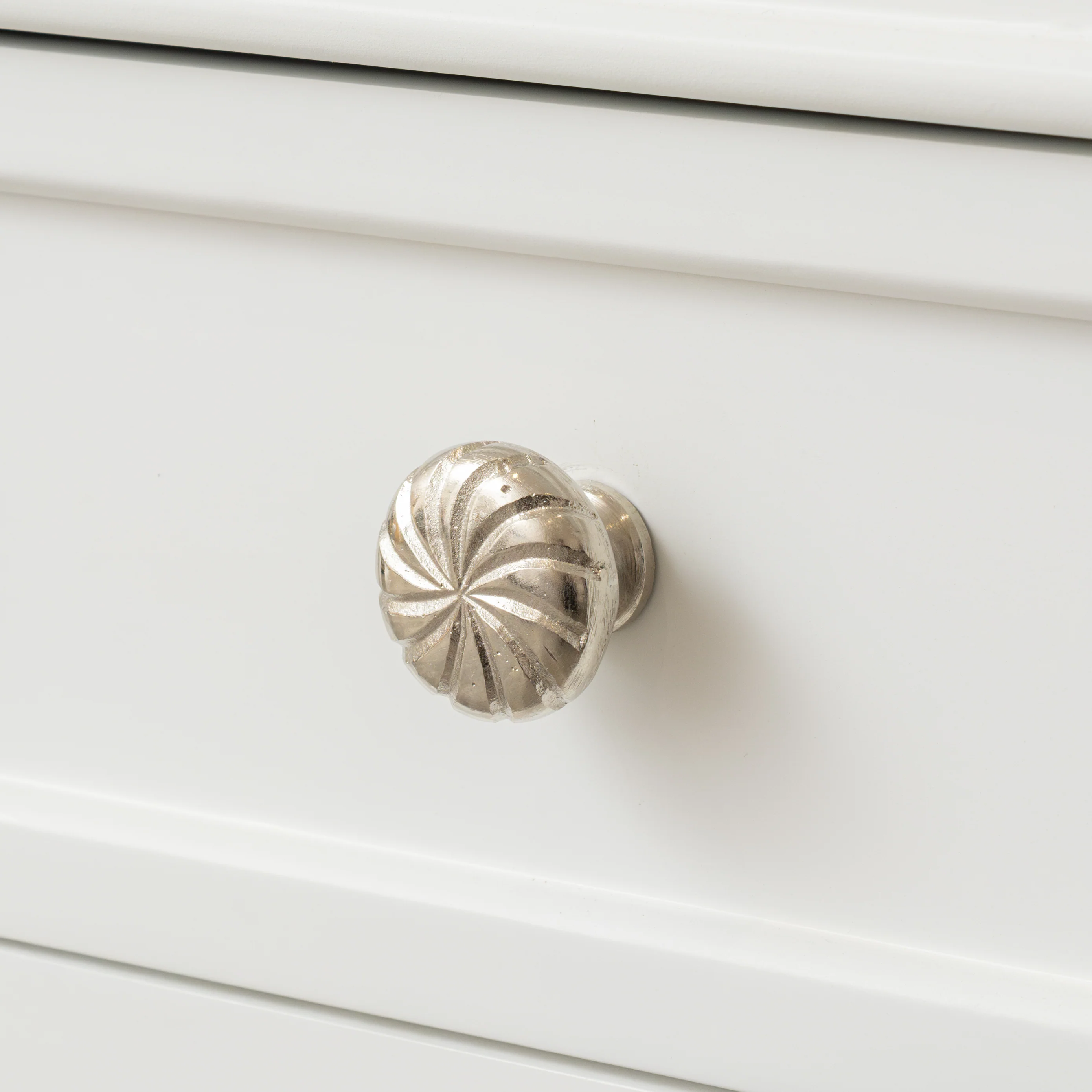 Set of 4 Large Silver Swirl Drawer Knobs - Image 2